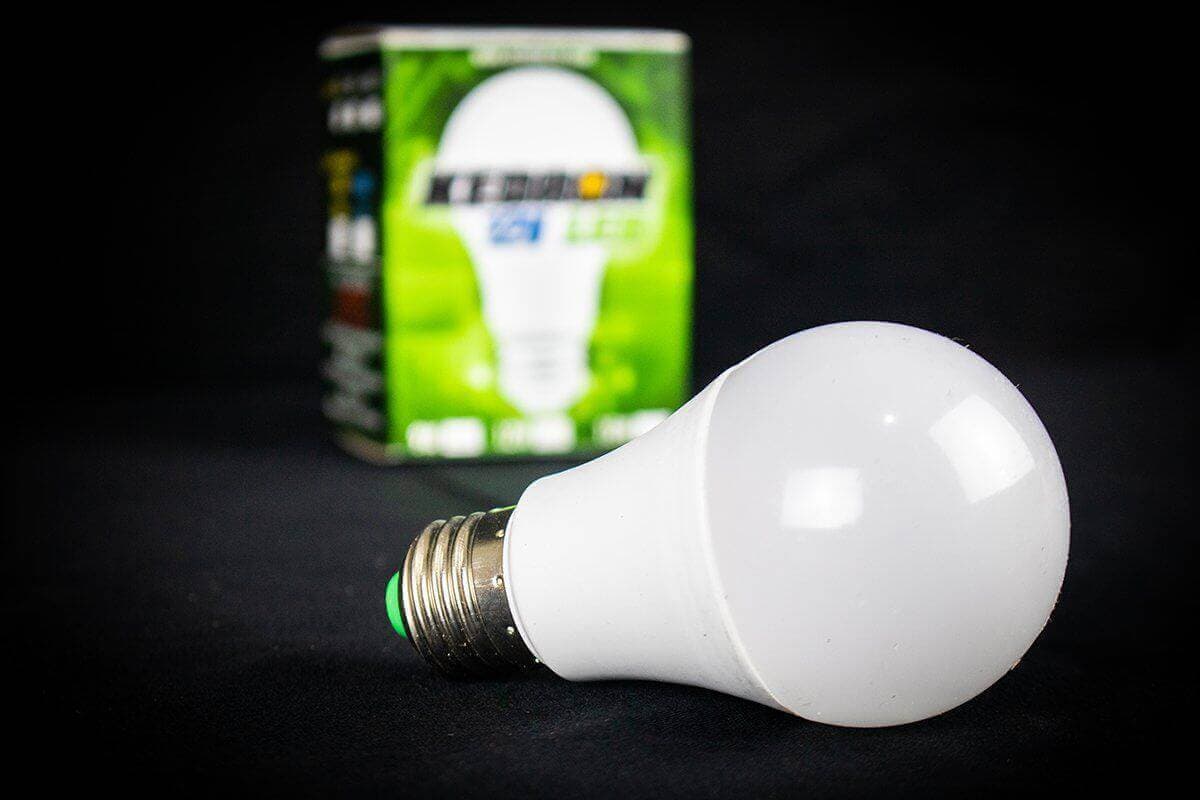 LEDLager LED-Leuchtstoffröhre mit schneller Lieferung verfügbar